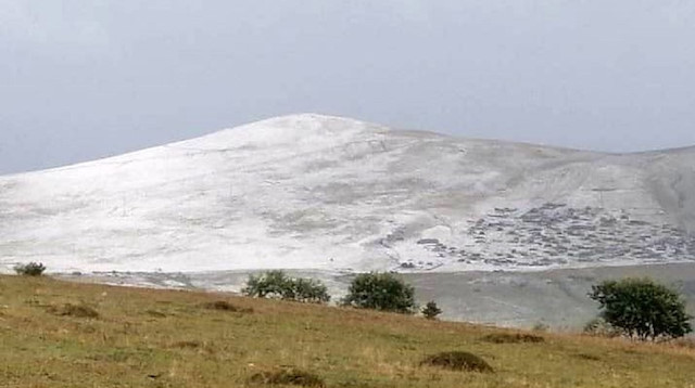 Ağustosta Ardahan'da dağlar beyaza büründü.
