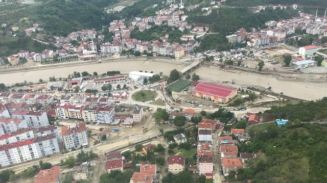 Ayancık ilçesinde selin yol açtığı tahribat helikopter ile görüntülendi