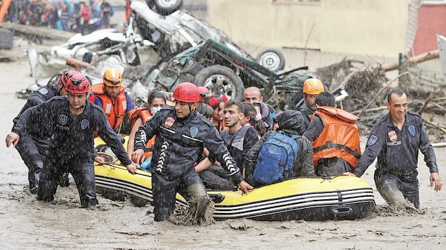 Sel sularının vurduğu Bartın, Sinop ve Kastamonu’daki tahliye ve kurtarma çalışmalarıyla acı haberler geldi.