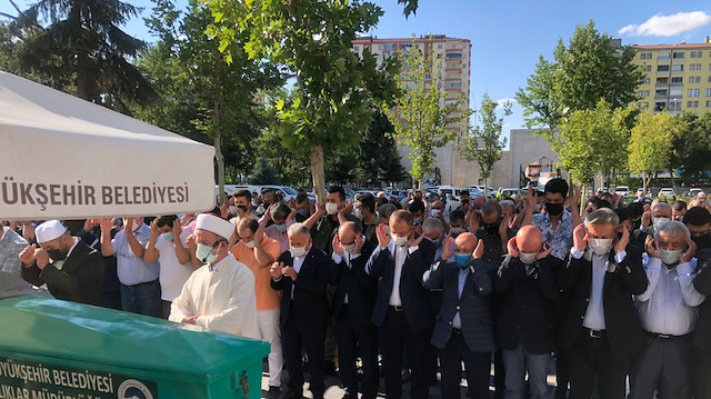Merhum Mehmet Menfaali’nin cenazesi Hulusi Akar Cami'de kılındı.