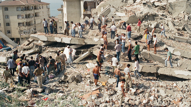 Türkiye'yi yasa boğan Marmara Depremi'nin üzerinden tam 22 yıl geçti. 