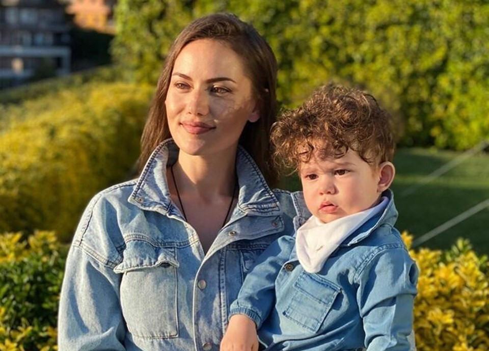 Fahriye Evcen ve oğlu Karan Özçivit