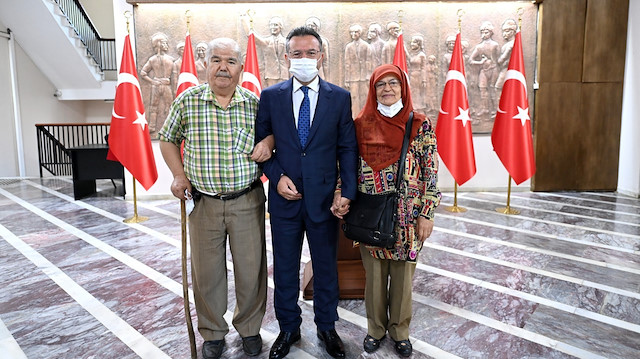 Özmen ailesi ile Aydın Valisi Hüseyin Aksoy 