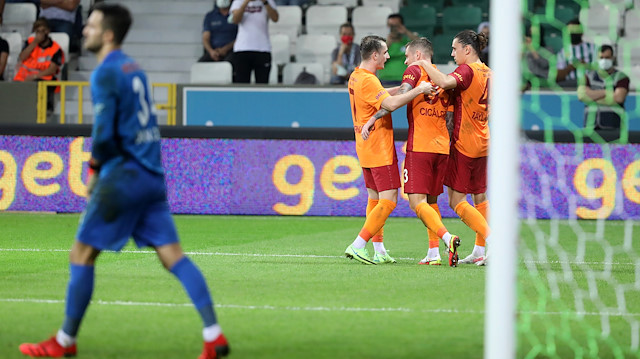 Galatasaraylı futbolcuların Giresunspor maçında yaşadıkları gol sevinci.