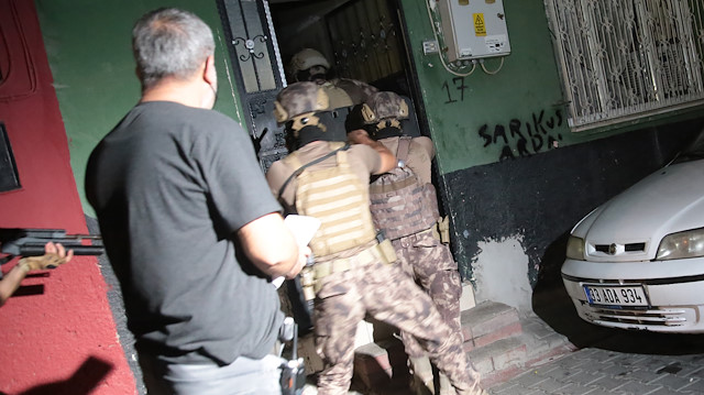 Adana'da terör örgütü DEAŞ'a yönelik operasyonda 7 adrese baskın düzenlendi.