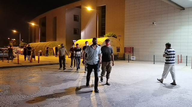 Kaçak yollarla ülkeye giren beş mülteci takside yakalandı