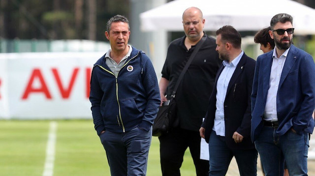 Fenerbahçe yönetim kurulu üyeleri, tesislerde takımı ziyaret etti.
