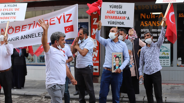 Evlat nöbetindeki aileler Ağrı’da PKK’yı lanetledi
