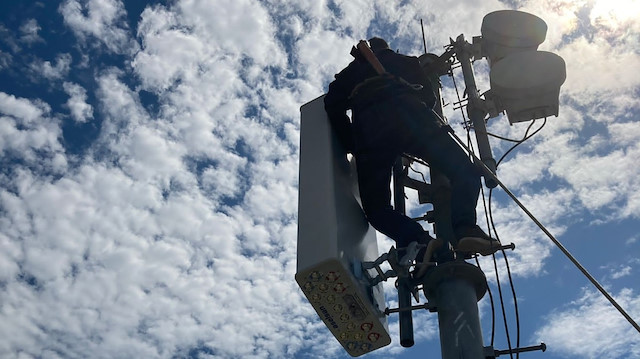 ASELSAN’ın yeni geliştirdiği 2G-3G-4.5G baz istasyonu anteni, operatör şirketi ile birlikte aktif bir sahada denenmeye başlandı. 