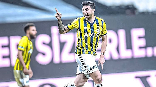 Fenerbahçe formasıyla toplamda çıktığı 174 maçta 21 gol atarken 24 de asist kaydetti.