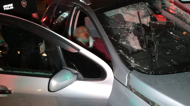 Kazada araç içerisinde sıkışan otomobil sürücüsü Hasan Topal hayatını kaybetti.