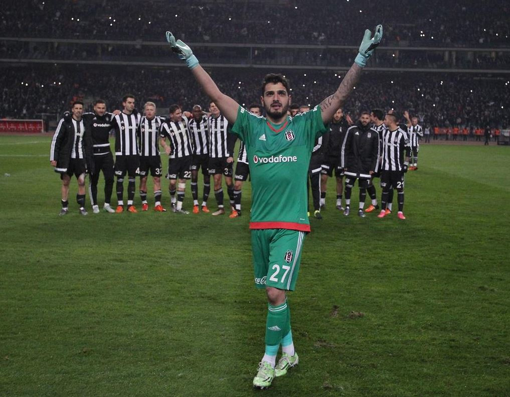 2015-16 sezonunda Beşiktaş'ta şampiyonluk yaşamıştı.