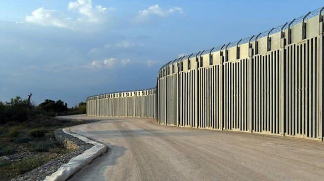 Yunanistan göçmen akınına karşı Türkiye sınırına çelik duvar ördü