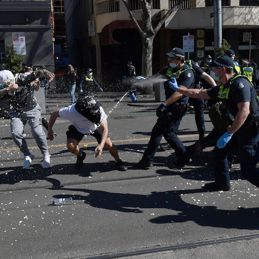 Avustralya yangın yeri: Koronavirüs yasakları halkı bir kez daha sokağa döktü polis sert müdahalede bulundu