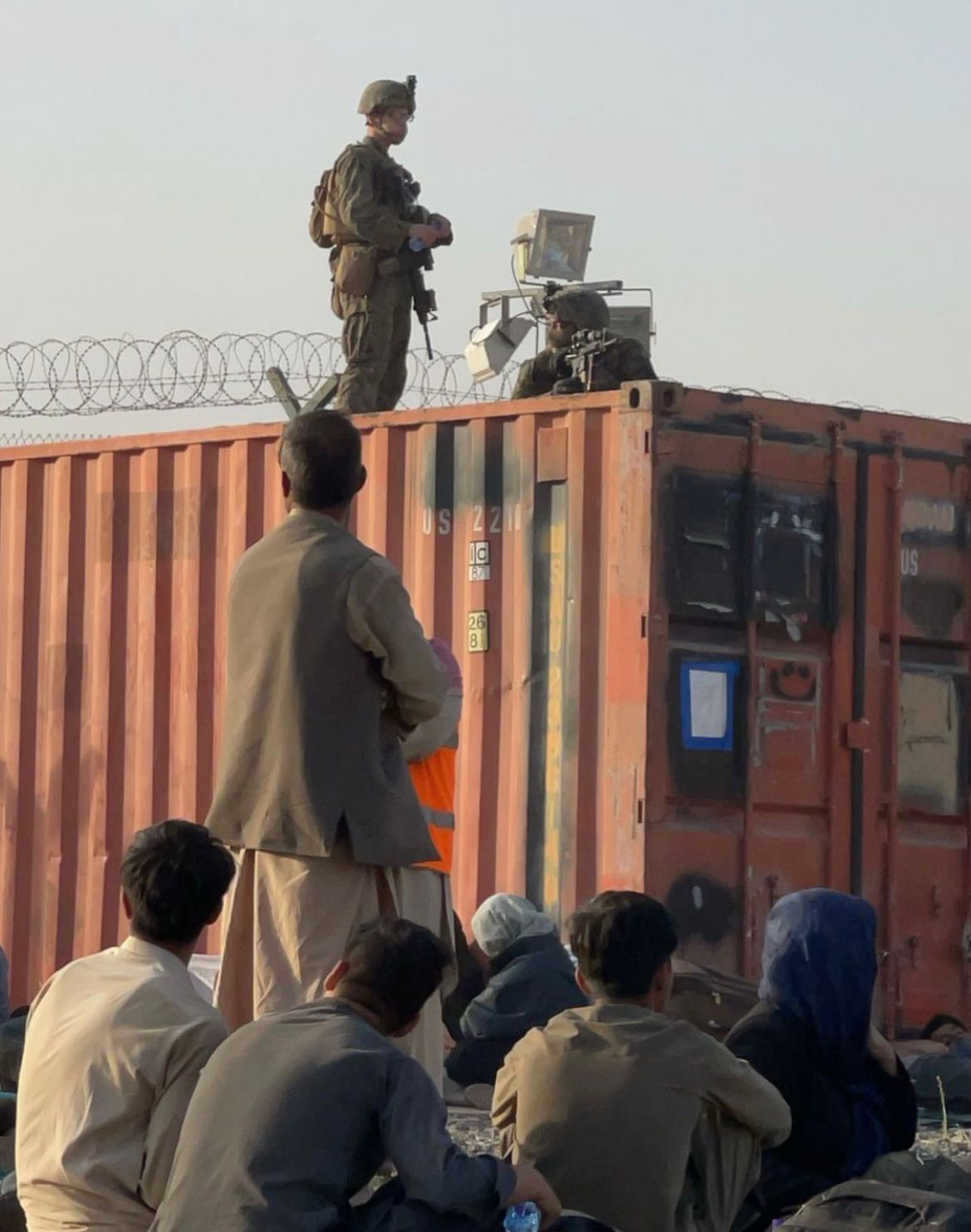 ABD askerleri Kabil’de kendilerine sığınan Afganlara domuz eti