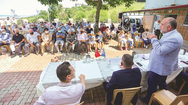 Mahalle sakinleriyle bir araya gelen Canik Belediye Başkanı İbrahim Sandıkçı, ilçede devam eden yatırım ve projeleri anlattı. 