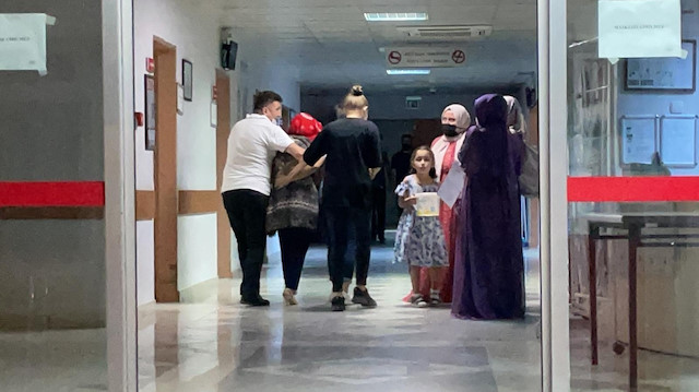 Balıkesir'de düğün sonrası ikram edilen yemekten zehirlenen 33 kişi hastaneye kaldırıldı.