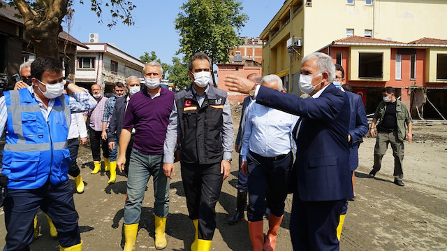 Bakan Özer, sel afetinin yaşandığı Kastamonu’nun Bozkurt ilçesinde incelemelerde bulundu.