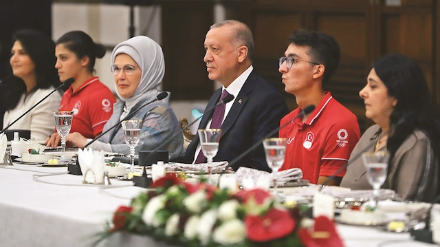 Cumhurbaşkanı Erdoğan Tokyo Olimpiyat Oyunları’nda madalya alan milli sporcuları Külliye’de kabul etti. 