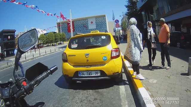 Turistlere taksimetreyi açmayıp, istediği parayı almadan aracına bindirmeyen taksici hakkında karar verildi.
