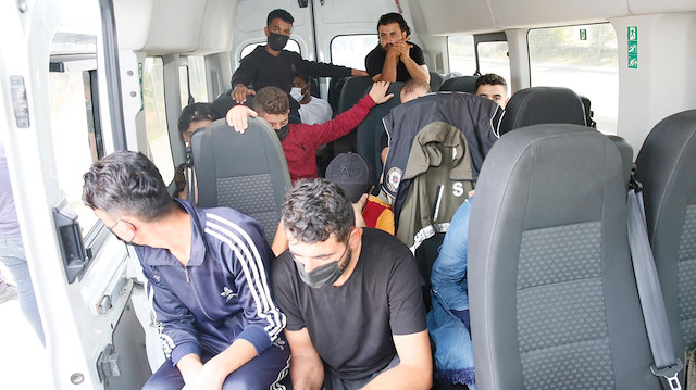 Suriye uyruklu 20 kaçak göçmenin oturma izninin olduğu anlaşıldı