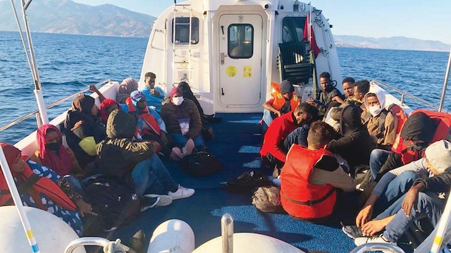 Bir yandan teröristlere sahip çıkan Yunanistan Ege açıklarında 59 göçmeni ölüme terk etti. Göçmenlerin imdadına Türkiye yetişti.
