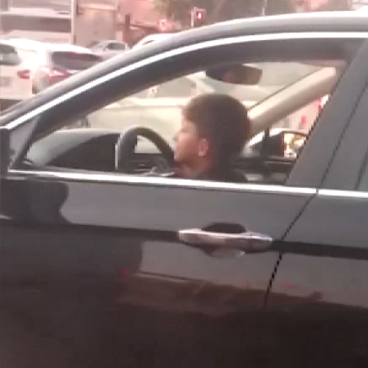 Bağcılarda pes dedirten görüntü: Otomobil kullanan 8 yaşlarındaki çocuk kamerada