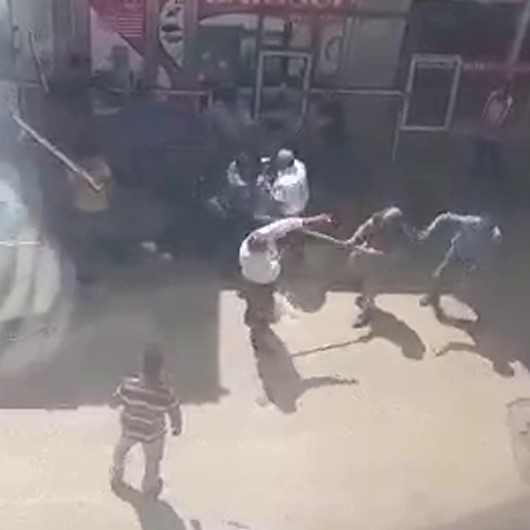 Karsta iki grup arasında sopalı bıçaklı kavga kamerada