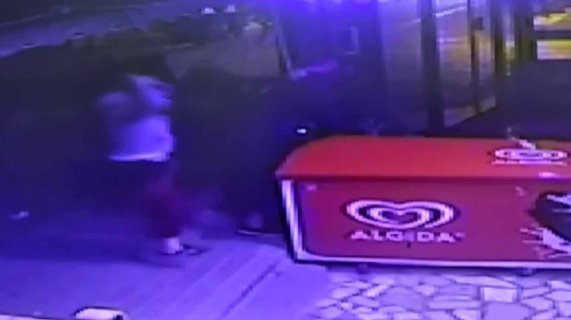 Avcılar at arabasıyla gelip dondurma çaldılar