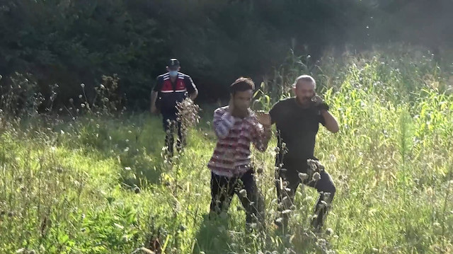 Bolu’da ormana kaçan göçmenler kovalamaca sonucunda yakalandı