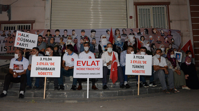 Evlat nöbetindeki anne ve babalar, eylemlerinin 3'üncü yıldönümü olan 3 Eylül'de tüm Türkiye'yi HDP binası önüne çağırdı.