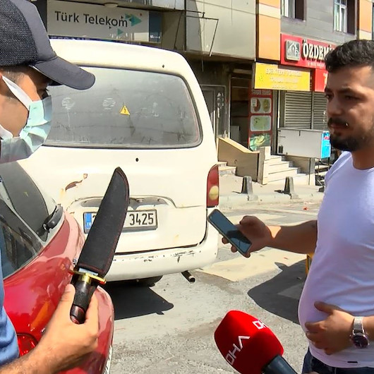 Otomobilinden bıçak çıkan kişiden ilginç savunma: Ben hediyeleri koltuk altında saklıyorum