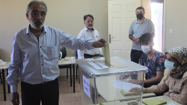 236 seçmenin bulunduğu köyde oy kullanma işleminin bitmesinin ardından sonucun bugün saat 17.00’den sonra açıklanacağı belirtildi.

