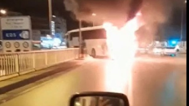 Denizli'de seyir halindeki yolcu otobüsü alev alev yandı