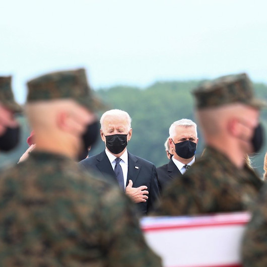 İntikam yemini eden Biden Afganistan'da ölen askerlerin cenazesini karşıladı