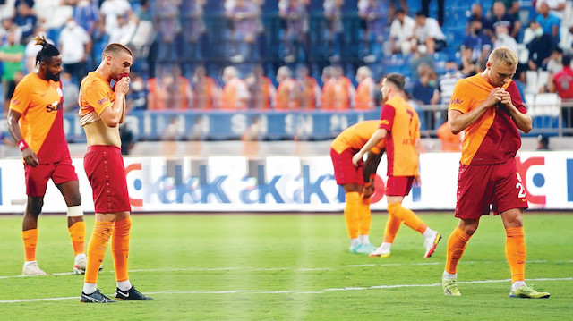 Galatasaray 2-0 öne geçtiği maçta deplasmanda Kasımpaşa işe 2-2 berabere kaldı.