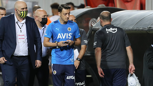 Mesut Özil, Süper Lig'de oynanan Altay maçında forma giymedi.