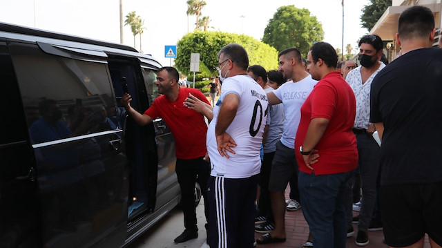 Taraftarlar Montella'ya yoğun ilgi gösterdi.