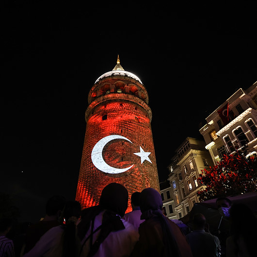 Galata Kulesinde 30 Ağustos Zafer Bayramına özel ışık gösterisi