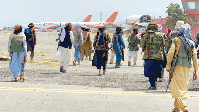 Taliban, Kabil Havalimanı'nda güvenlik önlemi aldı.