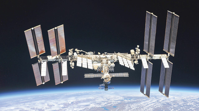 Rus yetkililer, ISS'in 2025'te hurdaya dönebileceğini öne sürdü.
