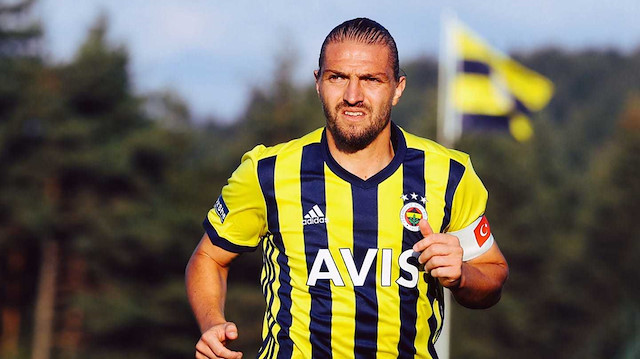 Fenerbahçe formasıyla iki, Beşiktaş ile de bir kez Süper Lig şampiyonluğu yaşadı. 