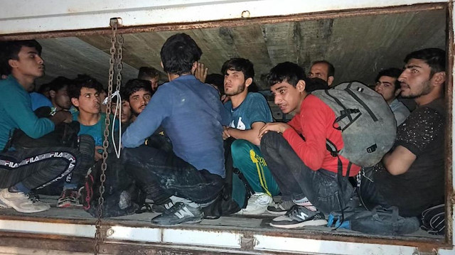 Özel bölmede gizlenmiş Afganistan uyruklu 78 kaçak göçmen böyle görüntülendi.