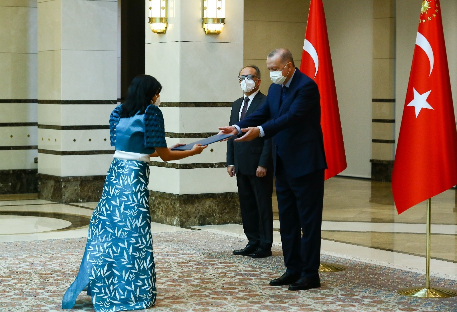 Filipinler Büyükelçisi Maria Elena Palo Algabre