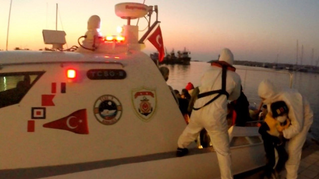 Lastik botta kaçmaya çalışan 47 göçmen böyle kurtarıldı