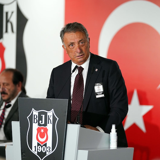 Ahmet Nur Çebiden Avcıya: Sen benimle niye konuşmuyorsun?
