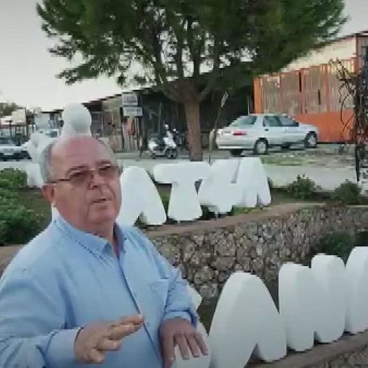 Datça Belediye Başkanı CHPli Gürsel Uçar Sanayi Ağacı heykelinin açılışına esnaf gelmeyince tören tarihini erteledi