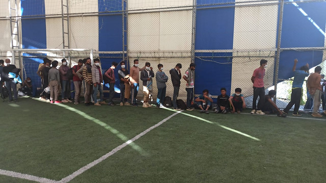 Bitlis'te yakalanan kaçak göçmenler