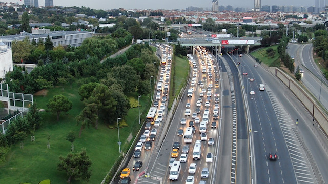 Okullar açıldı, İstanbul trafiğinde yoğunluk başladı