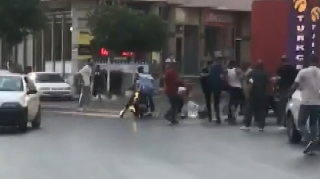 Pendik'te yol verme kavgasında yumruklar konuştu